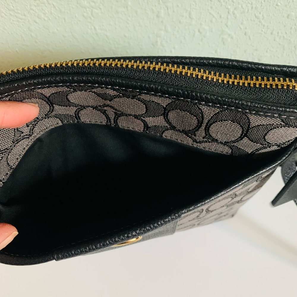 Coach Black Signature Crossbody Bag with Gold Hardware - Picture 7 of 9